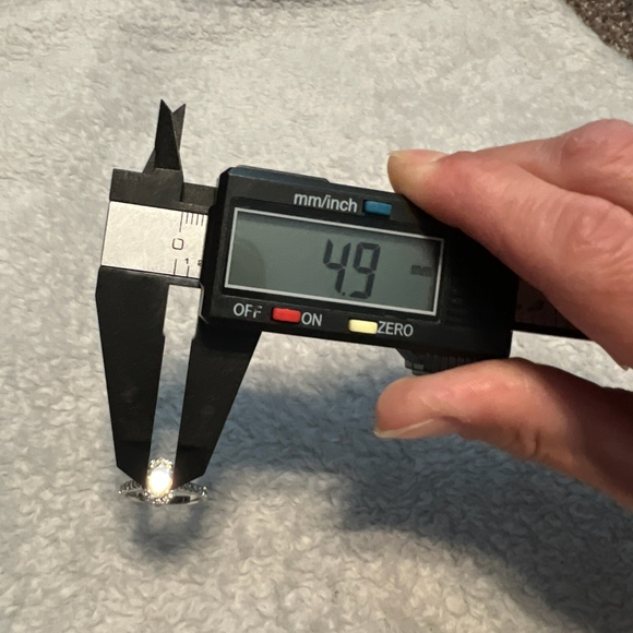 Jared Oval Diamond Halo 14k white gold engagement ring - Picture 17 of 17